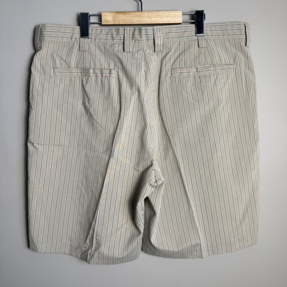 Izod XFG Men's 40 Lightweight Striped Golf Shorts Beige/Tan Outdoor Performance - Picture 6 of 14